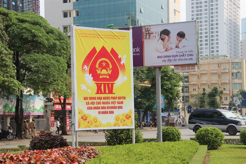 Những khẩu hiệu, pano lớn được bố trí tại dọc tuyến đường Nguyễn Chí Thanh, Ba Đình, Hà Nội nhằm tuyên truyền và chào mừng ngày bầu cử đại biểu Quốc hội khóa XIV và đại biểu HĐND sắp diễn ra. Những khẩu hiệu, pano lớn được bố trí tại dọc tuyến đường Nguyễn Chí Thanh, Ba Đình, Hà Nội nhằm tuyên truyền và chào mừng ngày bầu cử đại biểu Quốc hội khóa XIV và đại biểu HĐND sắp diễn ra.
