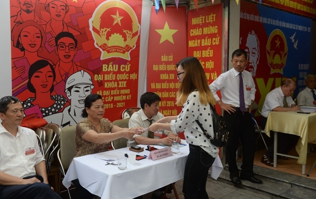 Cuộc bầu cử đã bắt đầu lúc 7 giờ sáng tại 91.476 tổ bầu cử trên toàn quốc. Cuộc bầu cử đã bắt đầu lúc 7 giờ sáng tại 91.476 tổ bầu cử trên toàn quốc.