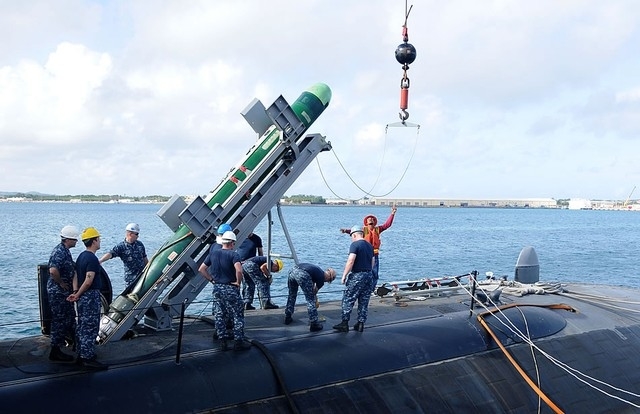 Phiên bản Mod 7 của ngư lôi Mk-48 được hãng Lockheed Martin phát triển trong khuôn khổ một hợp đồng trị giá 425 triệu USD được ký kết từ năm 2011. Phiên bản Mod 7 của ngư lôi Mk-48 được hãng Lockheed Martin phát triển trong khuôn khổ một hợp đồng trị giá 425 triệu USD được ký kết từ năm 2011.