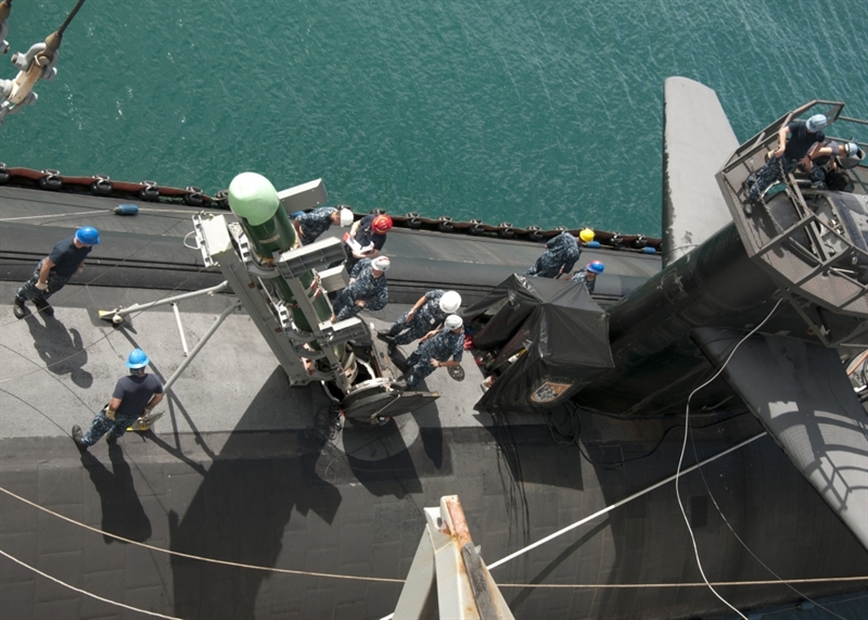 So với các mẫu tên lửa Mk-48 trước đây, phiên bản Mod 7 được trang bị hệ thống sonar có băng thông rộng hơn. Nó có thể tiếp nhận các tín hiệu ở dải tần số rộng hơn và xử lý chúng để nâng cao khả năng tìm kiếm, xác định mục tiêu và độ chính xác của ngư lôi. So với các mẫu tên lửa Mk-48 trước đây, phiên bản Mod 7 được trang bị hệ thống sonar có băng thông rộng hơn. Nó có thể tiếp nhận các tín hiệu ở dải tần số rộng hơn và xử lý chúng để nâng cao khả năng tìm kiếm, xác định mục tiêu và độ chính xác của ngư lôi.