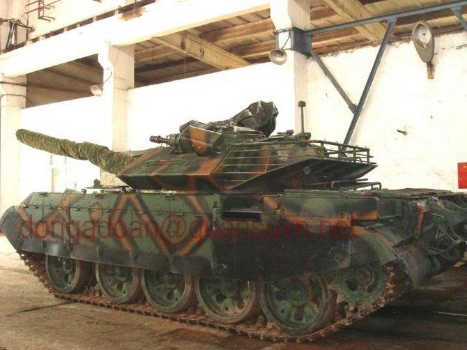 Chương trình hiện đại hóa xe tăng T-54/55 của Việt Nam được Israel hỗ trợ, do vậy, không có gì quá ngạc nhiên khi xuất hiện cối 60mm trên nóc xe. Cối 60 mm đang được triển khai trên các xe tăng chiến đấu chủ lực Mekava và Magach của Israel. Loại cối này cũng do Việt Nam tự trang bị. Với sự hỗ trợ của cối 60 mm, xe tăng có thể tấn công hiệu quả hơn đối với bộ binh ẩn nấp trong công sự, hầm hào, hay cả các tòa nhà cao tầng. Chương trình hiện đại hóa xe tăng T-54/55 của Việt Nam được Israel hỗ trợ, do vậy, không có gì quá ngạc nhiên khi xuất hiện cối 60mm trên nóc xe. Cối 60 mm đang được triển khai trên các xe tăng chiến đấu chủ lực Mekava và Magach của Israel. Loại cối này cũng do Việt Nam tự trang bị. Với sự hỗ trợ của cối 60 mm, xe tăng có thể tấn công hiệu quả hơn đối với bộ binh ẩn nấp trong công sự, hầm hào, hay cả các tòa nhà cao tầng.