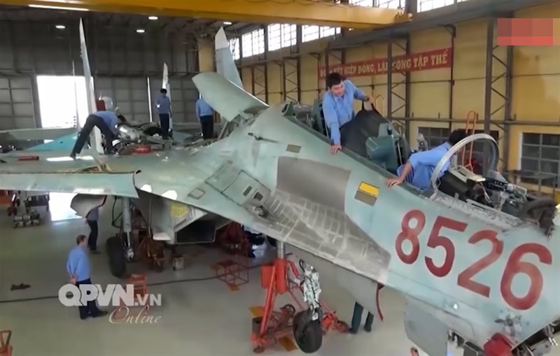 Theo báo Jakarta Greater, nhiều khả năng Việt Nam đã nâng cấp những chiếc tiêm kích Su-27SK và Su-27UBK lên biến thể Su-27SM3. Tờ báo này cho biết, trong chương trình “Chúng tôi là Chiến sĩ” được phát sóng gần đây trên VTV3, đã xuất hiện một chiếc Su-27SK có số hiệu 6004 sơn màu sơn ngụy trang mới khác biệt hoàn toàn so với những chiếc Su-27SK trước đây trong Không quân Việt Nam. Theo báo Jakarta Greater, nhiều khả năng Việt Nam đã nâng cấp những chiếc tiêm kích Su-27SK và Su-27UBK lên biến thể Su-27SM3. Tờ báo này cho biết, trong chương trình “Chúng tôi là Chiến sĩ” được phát sóng gần đây trên VTV3, đã xuất hiện một chiếc Su-27SK có số hiệu 6004 sơn màu sơn ngụy trang mới khác biệt hoàn toàn so với những chiếc Su-27SK trước đây trong Không quân Việt Nam.