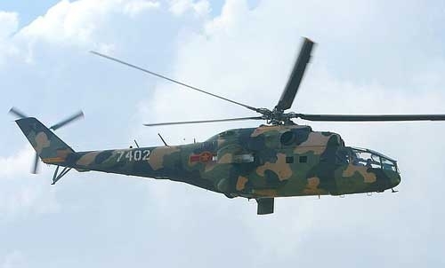 Trong khi đó, các biến thể Mi-24D/P/PK/PN/PS, Mi-25, Mi-35/35M/35P có buồng lái hình giọt nước với phi công ngồi trước và hoa tiêu ngồi sau. Biến thể Mi-24D được đánh giá là loại trực thăng tấn công đáng gờm nhất thời đó và gần như không có đối thủ cùng loại từ khối NATO. Trong khi đó, các biến thể Mi-24D/P/PK/PN/PS, Mi-25, Mi-35/35M/35P có buồng lái hình giọt nước với phi công ngồi trước và hoa tiêu ngồi sau. Biến thể Mi-24D được đánh giá là loại trực thăng tấn công đáng gờm nhất thời đó và gần như không có đối thủ cùng loại từ khối NATO.