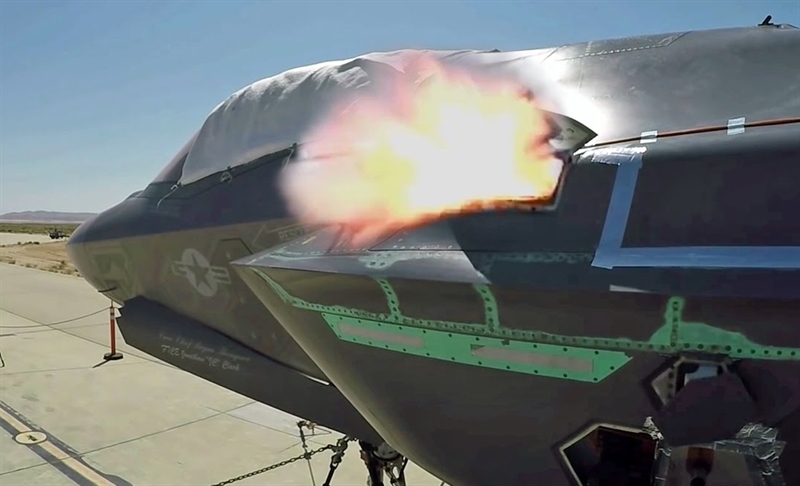 GAU-22/A được giấu phía trong phi cơ, đảm bảo F-35 giữ được khả năng tàng hình cho đến khi nó được kích hoạt. GAU-22/A được giấu phía trong phi cơ, đảm bảo F-35 giữ được khả năng tàng hình cho đến khi nó được kích hoạt.