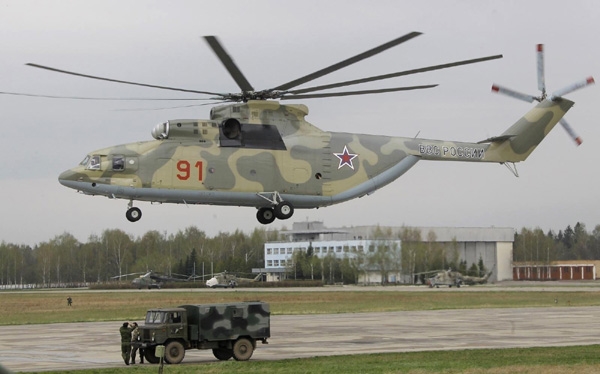 Mi-26 thực sự đủ điều kiện dẫn đầu trong số những loại máy bay trực thăng vận tải hiện hành. Trong khi đó dù là trực thăng lớn nhất hiện có trong Không quân Mỹ nhưng CH-47 Chinook chỉ được xếp \ Mi-26 thực sự đủ điều kiện dẫn đầu trong số những loại máy bay trực thăng vận tải hiện hành. Trong khi đó dù là trực thăng lớn nhất hiện có trong Không quân Mỹ nhưng CH-47 Chinook chỉ được xếp \