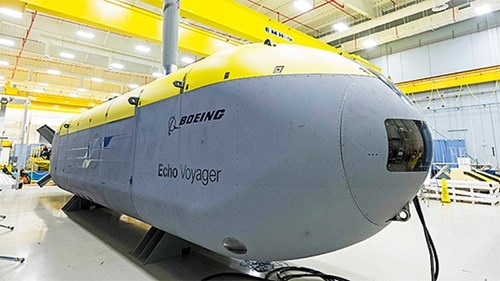 Theo những thông tin được công khai, Echo Voyager hoạt động nhờ hệ thống cung cấp năng lượng diesel-điện tương tự như các dòng tàu ngầm thông thường hiện nay. Tuy nhiên, do không cần nạp dưỡng khí cung cấp cho thủy thủ đoàn, Echo Voyager có thể hoạt động liên tục trên biển hơn 30 ngày và chỉ nổi lên mặt nước để chạy động cơ diesel nạp lại pin năng lượng cho thiết bị. Theo những thông tin được công khai, Echo Voyager hoạt động nhờ hệ thống cung cấp năng lượng diesel-điện tương tự như các dòng tàu ngầm thông thường hiện nay. Tuy nhiên, do không cần nạp dưỡng khí cung cấp cho thủy thủ đoàn, Echo Voyager có thể hoạt động liên tục trên biển hơn 30 ngày và chỉ nổi lên mặt nước để chạy động cơ diesel nạp lại pin năng lượng cho thiết bị.