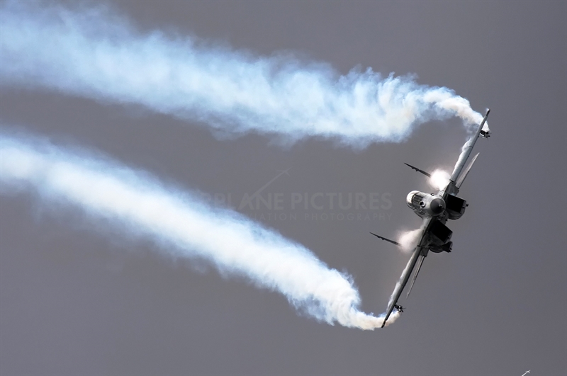 Tuyên bố của ông Sergei Korotkov về khách hàng muốn mua tiêm kích MiG-35 được cho là khá bất ngờ bởi theo nhận định của hãng tin NDTV của Ấn Độ (khi Nga tuyên bố nâng cấp dòng máy bay này hồi đầu tháng 4/2016), MiG-35 được coi là máy bay ế ẩm nhất trong lịch sử xuất khẩu quốc phòng của Nga. Tuyên bố của ông Sergei Korotkov về khách hàng muốn mua tiêm kích MiG-35 được cho là khá bất ngờ bởi theo nhận định của hãng tin NDTV của Ấn Độ (khi Nga tuyên bố nâng cấp dòng máy bay này hồi đầu tháng 4/2016), MiG-35 được coi là máy bay ế ẩm nhất trong lịch sử xuất khẩu quốc phòng của Nga.