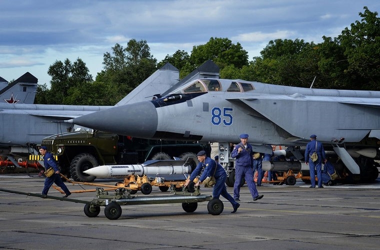 Mục đích Nga đưa MiG-31 đến Syria đã khá rõ ràng, vậy tiêm kích đánh chặn này sẽ dùng vũ khí nào để thực hiện loạt nhiệm vụ sống còn nói trên? Mục đích Nga đưa MiG-31 đến Syria đã khá rõ ràng, vậy tiêm kích đánh chặn này sẽ dùng vũ khí nào để thực hiện loạt nhiệm vụ sống còn nói trên?