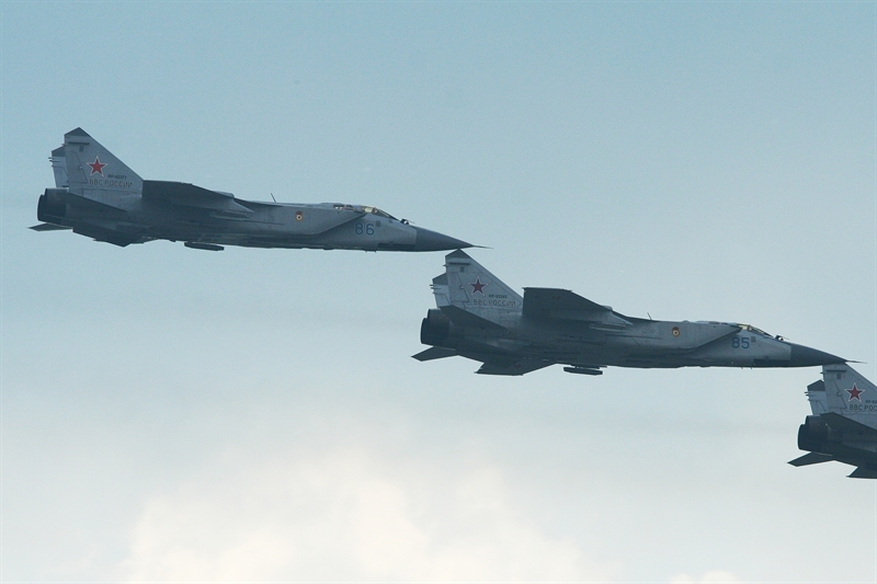 Sẽ không có gì đáng bàn về quyết định cho MiG-31 nghỉ hưu của Nga nếu trước đó Phó Thủ tướng Nga Dmitry Rogozin không quyết định nối lại việc sản xuất với tiêm kích MiG-31. Sẽ không có gì đáng bàn về quyết định cho MiG-31 nghỉ hưu của Nga nếu trước đó Phó Thủ tướng Nga Dmitry Rogozin không quyết định nối lại việc sản xuất với tiêm kích MiG-31.