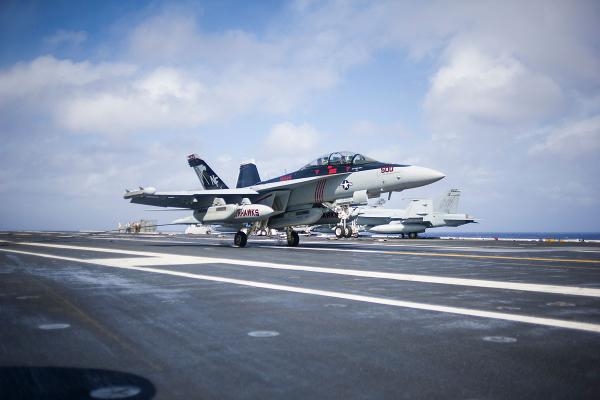 Chuyên gia người Mỹ khẳng định, một mình EA-18G rất khó áp đảo tất cả phương tiện chiến tranh điện tử của trung đoàn phòng không được trang bị hệ thống S-400. Chuyên gia người Mỹ khẳng định, một mình EA-18G rất khó áp đảo tất cả phương tiện chiến tranh điện tử của trung đoàn phòng không được trang bị hệ thống S-400.