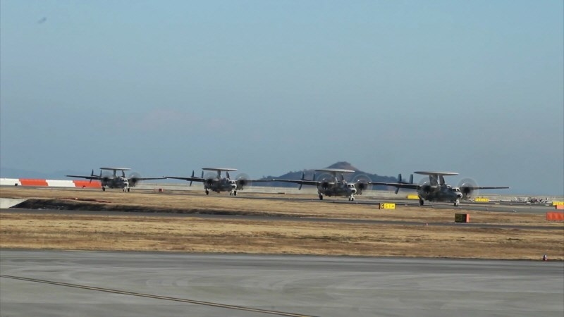 Hải quân Mỹ đưa máy bay E2D đến Nhật Bản