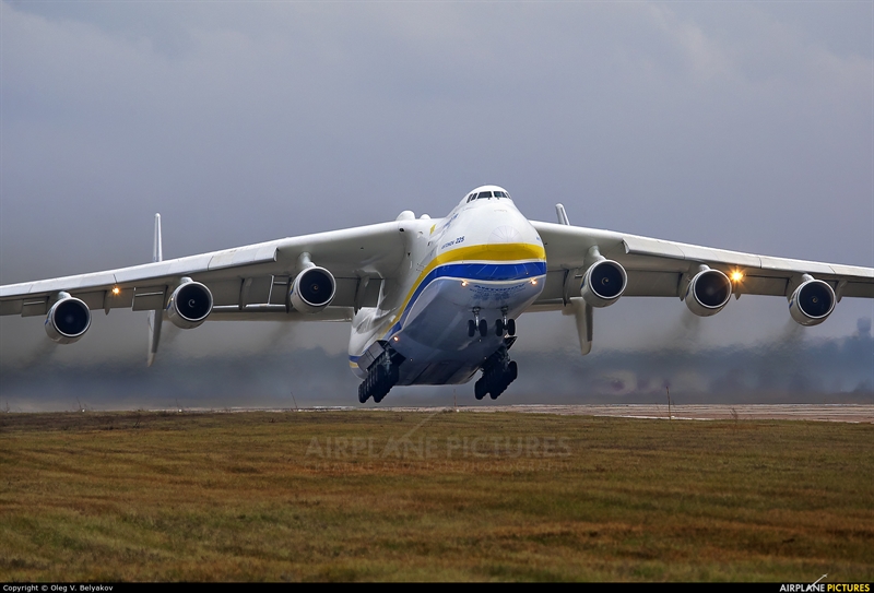 Trước khi bản hợp đồng được chính thức ký kết, một phái đoàn của Antonov đã đến Bắc Kinh hội đàm với AICC về việc hợp tác chế tạo máy bay An-225 Mriya (giấc mơ), trong đó có cả việc đàm phán bán lại chiếc An-225 duy nhất trên thế giới cho Trung Quốc. Trước khi bản hợp đồng được chính thức ký kết, một phái đoàn của Antonov đã đến Bắc Kinh hội đàm với AICC về việc hợp tác chế tạo máy bay An-225 Mriya (giấc mơ), trong đó có cả việc đàm phán bán lại chiếc An-225 duy nhất trên thế giới cho Trung Quốc.