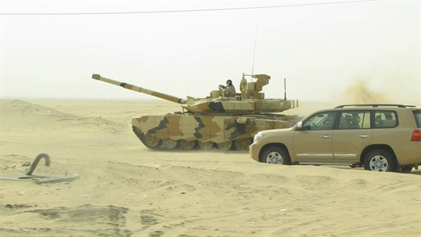 Ngoài ra, Kuwait trong vài năm trở lại đây đã nhiều lần đề nghị phía Mỹ hỗ trợ nâng cấp toàn bộ hơn 200 xe tăng Abrams để đáp ứng các mối nguy cơ mới phát sinh trong khu vực, trong đó có sự lớn mạnh của các nhóm khủng bố Hồi giáo cực đoan trong khu vực. Tuy nhiên, đề nghị này vẫn chưa nhận được sự đồng ý của Mỹ. Ngoài ra, Kuwait trong vài năm trở lại đây đã nhiều lần đề nghị phía Mỹ hỗ trợ nâng cấp toàn bộ hơn 200 xe tăng Abrams để đáp ứng các mối nguy cơ mới phát sinh trong khu vực, trong đó có sự lớn mạnh của các nhóm khủng bố Hồi giáo cực đoan trong khu vực. Tuy nhiên, đề nghị này vẫn chưa nhận được sự đồng ý của Mỹ.