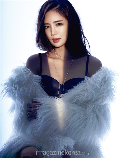 Nữ diễn viên Lee Tae Im (sinh năm 1986) được mệnh danh là “Nữ hoàng cảnh nóng” mới của xứ Hàn. Sở dĩ người hâm mộ gọi cô với cái tên như vậy xuất phát từ bộ phim 19+ For The Emperpor (Nữ giám đốc gợi tình) khi cô đảm nhận vai nữ giám đốc quyến rũ. Nữ diễn viên Lee Tae Im (sinh năm 1986) được mệnh danh là “Nữ hoàng cảnh nóng” mới của xứ Hàn. Sở dĩ người hâm mộ gọi cô với cái tên như vậy xuất phát từ bộ phim 19+ For The Emperpor (Nữ giám đốc gợi tình) khi cô đảm nhận vai nữ giám đốc quyến rũ.