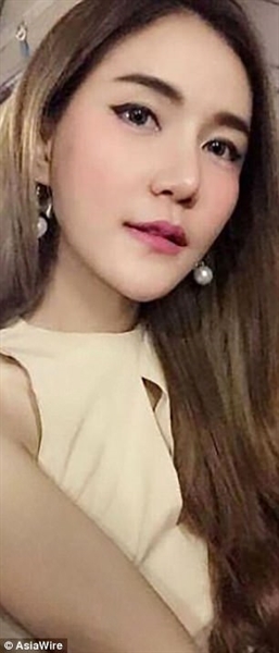 “Tôi đã giải thích với ban lãnh đạo bệnh viện nhưng họ đề cao danh tiếng và hình ảnh của bệnh viện”, Chatsri cho biết. “Tôi hiểu những gì họ muốn và không muốn mình trở thành rắc rối nên đã quyết định nghỉ việc”. “Tôi đã giải thích với ban lãnh đạo bệnh viện nhưng họ đề cao danh tiếng và hình ảnh của bệnh viện”, Chatsri cho biết. “Tôi hiểu những gì họ muốn và không muốn mình trở thành rắc rối nên đã quyết định nghỉ việc”.
