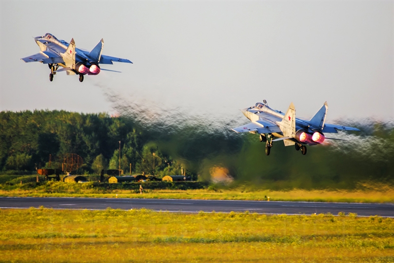 Theo cơ quan báo chí của Hạm đội Thái Bình Dương Nga, tiêm kích MiG-31 thuộc Hạm đội này vừa hoàn thành bài diễn tập cực khó khi đánh chặn mục tiêu ở tầng bình lưu tại bán đảo Kamchatka của Nga. Theo cơ quan báo chí của Hạm đội Thái Bình Dương Nga, tiêm kích MiG-31 thuộc Hạm đội này vừa hoàn thành bài diễn tập cực khó khi đánh chặn mục tiêu ở tầng bình lưu tại bán đảo Kamchatka của Nga.