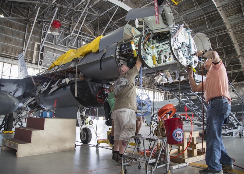 Thông tin về gói nâng cấp này được trang UPI dẫn tuyên bố của Tập đoàn Lockheed Martin cho biết, F-16V là phiên bản đầu tiên của dòng tiêm kích F-16 được trang bị radar tạo chùm nhanh (SABR) quét mảng pha điện tử chủ động (AESA) APG-83 tân tiến của tập đoàn Northrop Grumman, tạo thành bước nhảy vọt về lượng cho khả năng tác chiến của dòng máy bay F-16 danh tiếng. Thông tin về gói nâng cấp này được trang UPI dẫn tuyên bố của Tập đoàn Lockheed Martin cho biết, F-16V là phiên bản đầu tiên của dòng tiêm kích F-16 được trang bị radar tạo chùm nhanh (SABR) quét mảng pha điện tử chủ động (AESA) APG-83 tân tiến của tập đoàn Northrop Grumman, tạo thành bước nhảy vọt về lượng cho khả năng tác chiến của dòng máy bay F-16 danh tiếng.