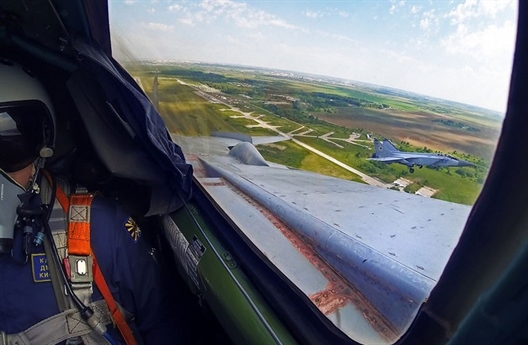 Ngoài ra, truyền thông Nga còn cho rằng, với pha đánh chặn của mình, MiG-31 đã chứng minh rằng, máy bay này còn mạnh hơn rất nhiều những chiến đấu cơ tàng hình hiện này của Mỹ như F-22 và cả F-35 dù máy bay Nga đã được sản xuất từ những năm 1982. Ngoài ra, truyền thông Nga còn cho rằng, với pha đánh chặn của mình, MiG-31 đã chứng minh rằng, máy bay này còn mạnh hơn rất nhiều những chiến đấu cơ tàng hình hiện này của Mỹ như F-22 và cả F-35 dù máy bay Nga đã được sản xuất từ những năm 1982.