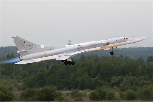Đáng chú ý là Tu-22M3 có thể mang theo 10 tên lửa diệt hạm Kh-15 hoặc ba tên lửa Raduga Kh-22, cả hai loại tên lửa này đều có thể đạt vận tốc bay khoảng Mach 5,0 (khoảng 6.2500 km/h). Đáng chú ý là Tu-22M3 có thể mang theo 10 tên lửa diệt hạm Kh-15 hoặc ba tên lửa Raduga Kh-22, cả hai loại tên lửa này đều có thể đạt vận tốc bay khoảng Mach 5,0 (khoảng 6.2500 km/h).