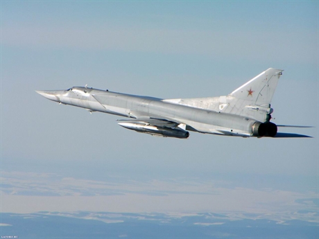 Theo Dave Majumdar, máy bay Tu-22M3 bay rất nhanh, tốc độ tối đa của nó là Mach 1,88 (2.322km/h) và chủ yếu bay ở tốc độ Mach 1,6 (1.976 km/h) để gia tăng tuổi thọ. Theo Dave Majumdar, máy bay Tu-22M3 bay rất nhanh, tốc độ tối đa của nó là Mach 1,88 (2.322km/h) và chủ yếu bay ở tốc độ Mach 1,6 (1.976 km/h) để gia tăng tuổi thọ.