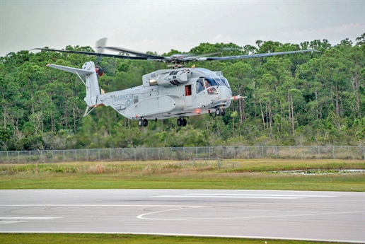 CH-53K có chiều dài lên tới 30,2m, cao 8,46m, trong đó phần cabin có chiều dài 9,14m, rộng 1,98m. Kích cỡ cabin rộng và lớn hơn 15% so với mẫu cũ CH-53. Tải trọng của trực thăng vận tải CH-53K lên tới 15,9 tấn (trong khi CH-53E chỉ là 13,6 tấn) đưa nó trở thành trực thăng vận tải lớn nhất của Quân đội Mỹ hiện nay. CH-53K có chiều dài lên tới 30,2m, cao 8,46m, trong đó phần cabin có chiều dài 9,14m, rộng 1,98m. Kích cỡ cabin rộng và lớn hơn 15% so với mẫu cũ CH-53. Tải trọng của trực thăng vận tải CH-53K lên tới 15,9 tấn (trong khi CH-53E chỉ là 13,6 tấn) đưa nó trở thành trực thăng vận tải lớn nhất của Quân đội Mỹ hiện nay.