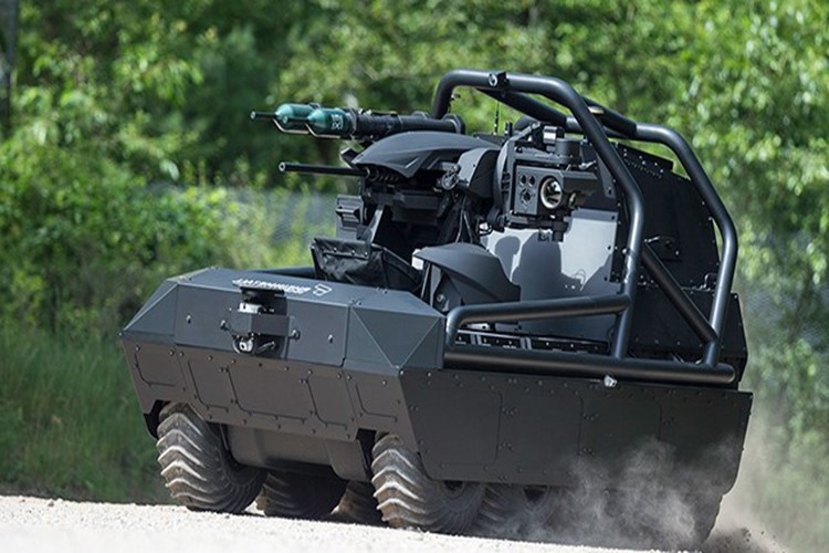 Giống như cái tên của mình, MM UGV được thiết kế để có thể thực hiện nhiều loại nhiệm vụ khác nhau từ trinh sát, bảo vệ đội hình bộ binh cho đến cả chiến đấu độc lập. Với thiết kế theo dạng modul MM UGV hoàn toàn có thể được tích hợp nhiều loại trang thiết bị khác nhau cho từng loại nhiệm vụ. Nguồn ảnh: Rheinmetall. Giống như cái tên của mình, MM UGV được thiết kế để có thể thực hiện nhiều loại nhiệm vụ khác nhau từ trinh sát, bảo vệ đội hình bộ binh cho đến cả chiến đấu độc lập. Với thiết kế theo dạng modul MM UGV hoàn toàn có thể được tích hợp nhiều loại trang thiết bị khác nhau cho từng loại nhiệm vụ. Nguồn ảnh: Rheinmetall.
