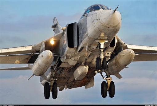Theo quy định mới của Không quân Nga, toàn bộ máy bay và trực thăng Nga tại Syria chỉ được phép bay ở trần từ 5.000m trở lên nhằm đảm bảo an toàn khi làm nhiệm vụ. Với trần bay này thì những tên lửa bị tình nghi là thủ phạm bắn Su-25 cũng không thể vươn tới. Theo quy định mới của Không quân Nga, toàn bộ máy bay và trực thăng Nga tại Syria chỉ được phép bay ở trần từ 5.000m trở lên nhằm đảm bảo an toàn khi làm nhiệm vụ. Với trần bay này thì những tên lửa bị tình nghi là thủ phạm bắn Su-25 cũng không thể vươn tới.