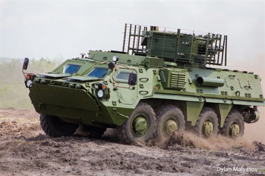 Theo giới thiệu của nhà sản xuất Ukraine, dù cùng phát triển trên nền tàng BTR-80 của Liên xô, nhưng BTR-4E của Ukraine đã tạo nên khác biệt với BTR-82A của Nga bằng dàn vũ khí hạng nặng. Theo giới thiệu của nhà sản xuất Ukraine, dù cùng phát triển trên nền tàng BTR-80 của Liên xô, nhưng BTR-4E của Ukraine đã tạo nên khác biệt với BTR-82A của Nga bằng dàn vũ khí hạng nặng.