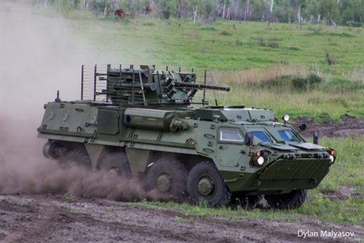 Khác biệt lớn nhất giữa BTR-82A với siêu phẩm BTR-4E chính là hệ thống vũ khí và động cơ trang bị. Cụ thể, trong khi cùng được trang bị pháo tương đương nhau thì BTR-4E khác biệt với BTR-82A bằng việc được trang bị tới 4 tên lửa chống tăng 9MP135M. Khác biệt lớn nhất giữa BTR-82A với siêu phẩm BTR-4E chính là hệ thống vũ khí và động cơ trang bị. Cụ thể, trong khi cùng được trang bị pháo tương đương nhau thì BTR-4E khác biệt với BTR-82A bằng việc được trang bị tới 4 tên lửa chống tăng 9MP135M.