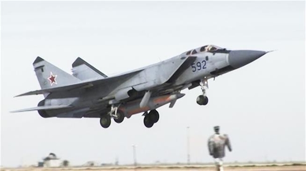 Điều đặc biệt là theo nguồn tin quân sự Nga, chiếc MiG-31 bị rơi vừa hoàn thành gói nâng cấp với nhiều trang bị mới. Nếu thông tin này được xác nhận thì điều đó đồng nghĩa với việc đây là vụ MiG-31 rơi thứ 2 trong vòng 4 tháng qua. Tất cả đều mới hoàn thành gói nâng cấp mới với trang bị radar Zaslon-M có tầm giám sát gấp đôi tiêm kích tàng hình F-22 của Mỹ hiện nay. Điều đặc biệt là theo nguồn tin quân sự Nga, chiếc MiG-31 bị rơi vừa hoàn thành gói nâng cấp với nhiều trang bị mới. Nếu thông tin này được xác nhận thì điều đó đồng nghĩa với việc đây là vụ MiG-31 rơi thứ 2 trong vòng 4 tháng qua. Tất cả đều mới hoàn thành gói nâng cấp mới với trang bị radar Zaslon-M có tầm giám sát gấp đôi tiêm kích tàng hình F-22 của Mỹ hiện nay.