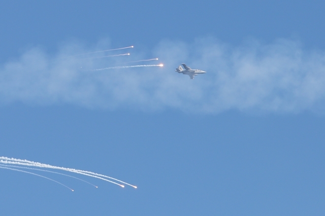 Cường kích Su-25 Không quân Ukraine tấn công mục tiêu giả định trên Biển Azov trong cuộc tập trận gần thị trấn Urzuf. Cường kích Su-25 Không quân Ukraine tấn công mục tiêu giả định trên Biển Azov trong cuộc tập trận gần thị trấn Urzuf.