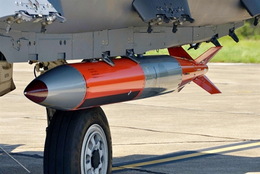 Để thực hiện một cuộc tấn công, tiêm kích tàng hình F-35 dựa vào tốc độ cao của mình - một lợi thế không thể phủ nhận. Radar của chúng cho phép phát hiện và phá hủy các loại tên lửa chiến thuật- chiến dịch có bệ phóng di động hoặc các mục tiêu quan trọng khác trong chế độ săn tìm tự do. Để thực hiện một cuộc tấn công, tiêm kích tàng hình F-35 dựa vào tốc độ cao của mình - một lợi thế không thể phủ nhận. Radar của chúng cho phép phát hiện và phá hủy các loại tên lửa chiến thuật- chiến dịch có bệ phóng di động hoặc các mục tiêu quan trọng khác trong chế độ săn tìm tự do.