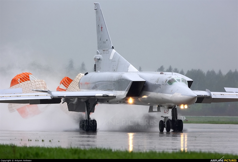 Trái với những nhận định về nguyên nhân gây tai nạn từ phía Nga, tờ Defence Blog dẫn nguồn tin quân sự phương Tây lại cho rằng, vụ tai nạn thảm khốc của chiếc Tu-22M3 xuất phát từ bộ phận hạ cánh của máy bay gặp lỗi khi tiếp đất. Trái với những nhận định về nguyên nhân gây tai nạn từ phía Nga, tờ Defence Blog dẫn nguồn tin quân sự phương Tây lại cho rằng, vụ tai nạn thảm khốc của chiếc Tu-22M3 xuất phát từ bộ phận hạ cánh của máy bay gặp lỗi khi tiếp đất.