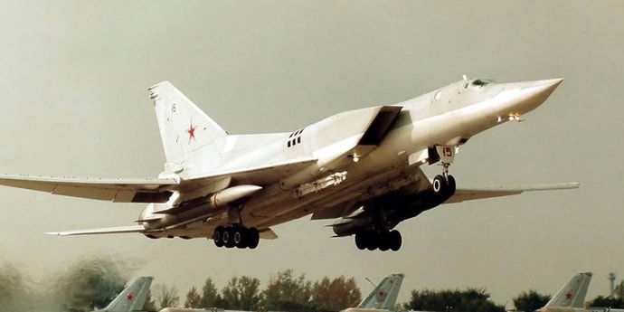 Ngoài các nâng cấp về khung thân để kéo dài vòng đời phục vụ, Tu-22M3M được trang bị động cơ mới NK-32-02 có công suất lớn hơn và tiết kiệm nhiên liệu hơn, tương tự như loại trang bị trên máy bay Tu-160M2, làm tăng đáng kể phạm vi tác chiến của máy bay. Ngoài các nâng cấp về khung thân để kéo dài vòng đời phục vụ, Tu-22M3M được trang bị động cơ mới NK-32-02 có công suất lớn hơn và tiết kiệm nhiên liệu hơn, tương tự như loại trang bị trên máy bay Tu-160M2, làm tăng đáng kể phạm vi tác chiến của máy bay.