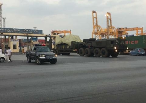 Khi phát hiện đe dọa, máy tính trung tâm sẽ điều khiển các ống phóng đạn khói ngụy trang để làm mất phản xạ laser và che mắt xạ thủ ATGM giúp xe rút lui. Cuối cùng là 2 mắt đỏ OTShU-1-7 để làm giả bước sóng của đèn tín hiệu lắp ở đuôi tên lửa, khiến hệ thống điều khiển bắn bị nhầm lẫn, làm nó đưa ra chỉ dẫn sai khiến tên lửa hoặc lao đầu xuống đất, hoặc là bay lên trời. Khi phát hiện đe dọa, máy tính trung tâm sẽ điều khiển các ống phóng đạn khói ngụy trang để làm mất phản xạ laser và che mắt xạ thủ ATGM giúp xe rút lui. Cuối cùng là 2 mắt đỏ OTShU-1-7 để làm giả bước sóng của đèn tín hiệu lắp ở đuôi tên lửa, khiến hệ thống điều khiển bắn bị nhầm lẫn, làm nó đưa ra chỉ dẫn sai khiến tên lửa hoặc lao đầu xuống đất, hoặc là bay lên trời.