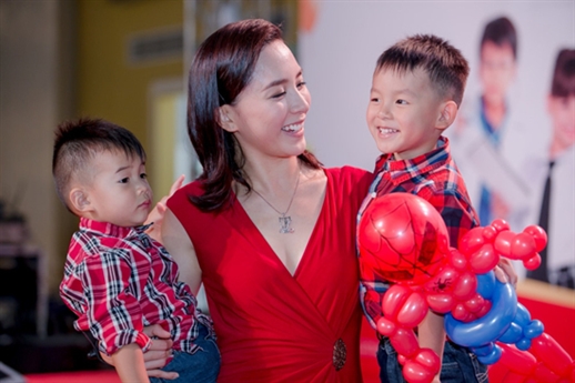 Cô có cuộc sống hạnh phúc và kín tiếng sau hôn nhân. Cô có cuộc sống hạnh phúc và kín tiếng sau hôn nhân.