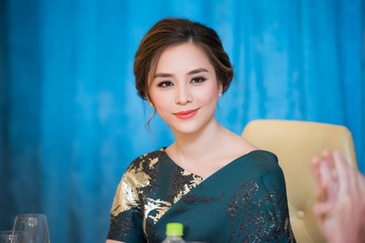 Thiên Lý sinh năm 1989, từng đại diện Việt Nam tham gia Hoa hậu Thế giới 2008, được giải bình chọn nhiều nhất nhưng không may mắn lọt Top. Thiên Lý sinh năm 1989, từng đại diện Việt Nam tham gia Hoa hậu Thế giới 2008, được giải bình chọn nhiều nhất nhưng không may mắn lọt Top.