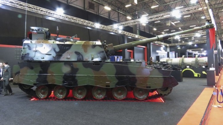 Theo Jane's, tại Triển lãm IDEF 2019 tổ chức ở Istanbul (diễn ra từ ngày 30/4 đến ngày 3/5), Thổ Nhĩ Kỳ đã chính thức chào bán phiên bản hệ thống pháo tự hành hạng nặng T-155 Firtina do nước này tự sản xuất. Đây là lần đầu tiên nhà sản xuất Thổ chính thức chào bán loại vũ khí hạng nặng sau khi chúng tham gia chiến dịch quân sự tấn công người Kurd tại Afrin, Syria hồi đầu năm 2017. Theo Jane's, tại Triển lãm IDEF 2019 tổ chức ở Istanbul (diễn ra từ ngày 30/4 đến ngày 3/5), Thổ Nhĩ Kỳ đã chính thức chào bán phiên bản hệ thống pháo tự hành hạng nặng T-155 Firtina do nước này tự sản xuất. Đây là lần đầu tiên nhà sản xuất Thổ chính thức chào bán loại vũ khí hạng nặng sau khi chúng tham gia chiến dịch quân sự tấn công người Kurd tại Afrin, Syria hồi đầu năm 2017.