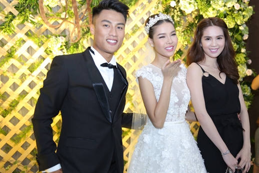 Kỳ Hân cũng là một người đàn em từng được kỳ vọng sẽ kế nghiệp Ngọc Trinh nhưng cô bất ngờ bỏ tất cả hào quang showbiz sau chuyện tình với Mạc Hồng Quân. Kỳ Hân cũng là một người đàn em từng được kỳ vọng sẽ kế nghiệp Ngọc Trinh nhưng cô bất ngờ bỏ tất cả hào quang showbiz sau chuyện tình với Mạc Hồng Quân.