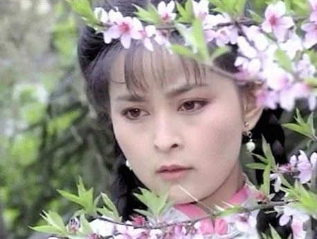 Những bộ phim của Quỳnh Dao làm nên thành công cho nhiều tên tuổi như Phạm Băng Băng, Triệu Vy, Lâm Tâm Như… nhưng người được mệnh danh là mỹ nhân đẹp nhất trong phim của nữ văn sĩ này lại là Hà Âm. Những bộ phim của Quỳnh Dao làm nên thành công cho nhiều tên tuổi như Phạm Băng Băng, Triệu Vy, Lâm Tâm Như… nhưng người được mệnh danh là mỹ nhân đẹp nhất trong phim của nữ văn sĩ này lại là Hà Âm.
