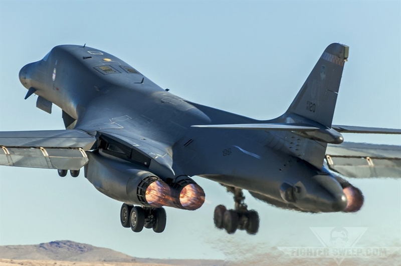 Nguyên nhân của tình trạng đáng lo ngại của phi đội B-1B Lancer là chúng đã quá già cỗi. Chiếc máy bay trẻ tuổi nhất cũng đã được sản xuất cách đây 31 năm và đang thiếu những nguồn dự trữ cần thiết cho việc bảo trì, nâng cấp. Nguyên nhân của tình trạng đáng lo ngại của phi đội B-1B Lancer là chúng đã quá già cỗi. Chiếc máy bay trẻ tuổi nhất cũng đã được sản xuất cách đây 31 năm và đang thiếu những nguồn dự trữ cần thiết cho việc bảo trì, nâng cấp.