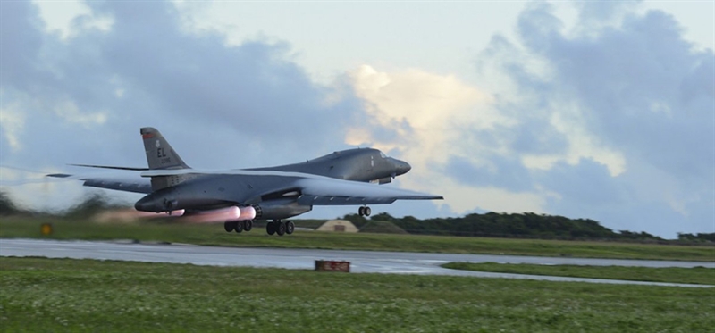 Air Force Times dẫn dữ liệu của một trong các tiểu ban thuộc Quốc hội tiết lộ, tình hình B-1B ở mức xấu đến nỗi phi hành đoàn được chuyển sang các máy khác vì không có đủ máy bay để huấn luyện. Air Force Times dẫn dữ liệu của một trong các tiểu ban thuộc Quốc hội tiết lộ, tình hình B-1B ở mức xấu đến nỗi phi hành đoàn được chuyển sang các máy khác vì không có đủ máy bay để huấn luyện.