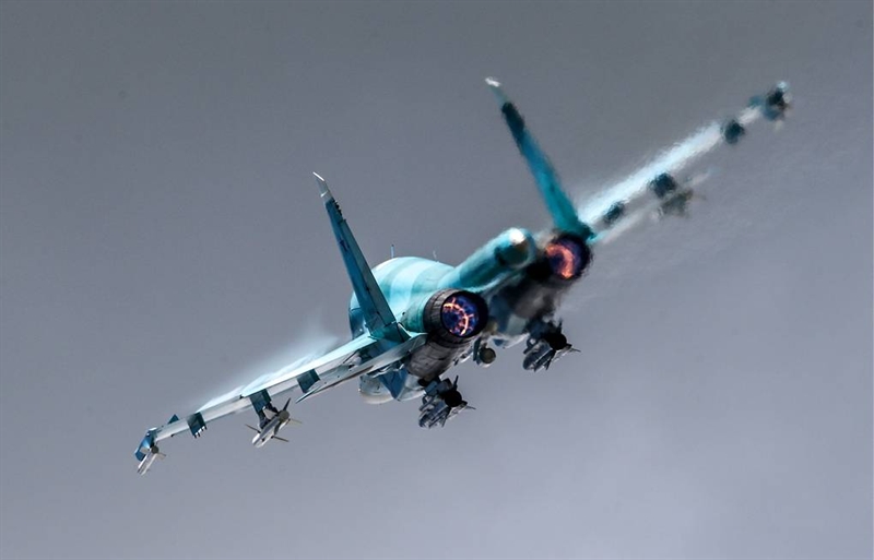 Trong giai đoạn thứ nhất phiên bản Su-34 được trang bị 6 loại vũ khí hàng không mới (ASP), trong số đó có các loại vũ khí tầm xa. Chúng được gọi là cánh tay dài. Để máy bay này có thể sử dụng các loại vũ khí hàng không mới, thì phiên bản mới cần phải nâng cấp các thiết bị điện tử trên chiếc máy bay Su-34. Trong giai đoạn thứ nhất phiên bản Su-34 được trang bị 6 loại vũ khí hàng không mới (ASP), trong số đó có các loại vũ khí tầm xa. Chúng được gọi là cánh tay dài. Để máy bay này có thể sử dụng các loại vũ khí hàng không mới, thì phiên bản mới cần phải nâng cấp các thiết bị điện tử trên chiếc máy bay Su-34.