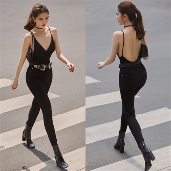 Thời gian qua cô liên tục cởi hở, thậm chí chụp cả ảnh nude gợi cảm. Hình tượng ngoan hiền, sang trọng vừa xây dựng chưa được bao lâu đã bị cô gạt hết để trở về như lúc mới vào showbiz. Thời gian qua cô liên tục cởi hở, thậm chí chụp cả ảnh nude gợi cảm. Hình tượng ngoan hiền, sang trọng vừa xây dựng chưa được bao lâu đã bị cô gạt hết để trở về như lúc mới vào showbiz.