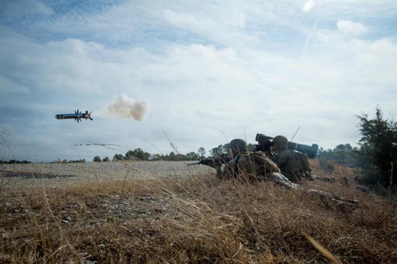 Để có được thành tích đáng nể như vậy, FGM-148 được trang bị hệ thống dẫn đường linh hoạt được thực hiện bởi liên doanh giữa Raytheon và Lockheed Martin. Tuy nhiên, giữa tuyên bố của nhà sản xuất và trải nghiệm thực tế của khách hàng hoàn toàn trái ngược nhau. Để có được thành tích đáng nể như vậy, FGM-148 được trang bị hệ thống dẫn đường linh hoạt được thực hiện bởi liên doanh giữa Raytheon và Lockheed Martin. Tuy nhiên, giữa tuyên bố của nhà sản xuất và trải nghiệm thực tế của khách hàng hoàn toàn trái ngược nhau.