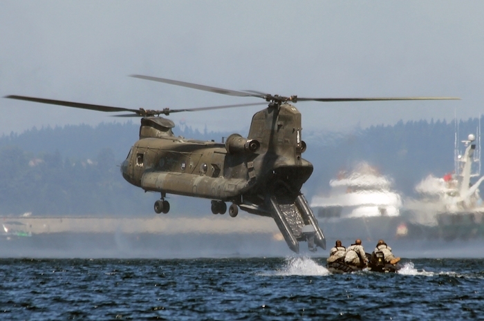 Phiên bản mới nhất của CH-47 Chinook mang tên Chinook F, có nhiều tính năng hiện đại, đại diện cho dòng trực thăng vận tải hạng nặng đa năng của Mỹ, hay còn gọi là trực thăng \ Phiên bản mới nhất của CH-47 Chinook mang tên Chinook F, có nhiều tính năng hiện đại, đại diện cho dòng trực thăng vận tải hạng nặng đa năng của Mỹ, hay còn gọi là trực thăng \