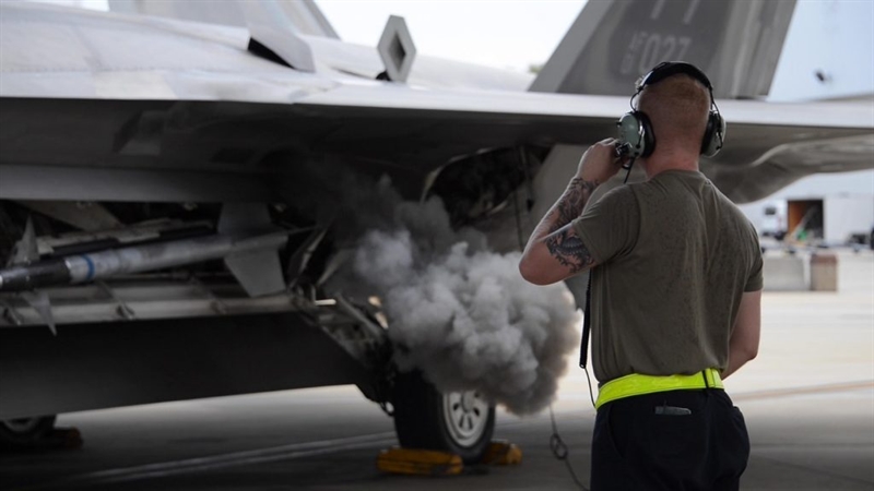 Đánh giá trên được đưa ra khi Mỹ có tổng cộng 187 chiếc F-22 Raptor. Lầu Năm Góc hiện không có ý định sản xuất thêm, tuy nhiên, đã quyết định nâng cấp các máy bay chiến đấu thế hệ thứ 5 này. Quyết định nâng cấp được công bố cho biết, Không quân Mỹ sẽ chi 6,9 tỷ USD để hiện đại hóa các máy bay F-22 Raptor. Hợp đồng được trao cho công ty Lockheed Martin. Đánh giá trên được đưa ra khi Mỹ có tổng cộng 187 chiếc F-22 Raptor. Lầu Năm Góc hiện không có ý định sản xuất thêm, tuy nhiên, đã quyết định nâng cấp các máy bay chiến đấu thế hệ thứ 5 này. Quyết định nâng cấp được công bố cho biết, Không quân Mỹ sẽ chi 6,9 tỷ USD để hiện đại hóa các máy bay F-22 Raptor. Hợp đồng được trao cho công ty Lockheed Martin.