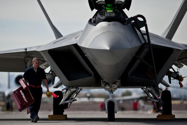 Trước khi hợp đồng lần này được ký kết, Lockheed Martin đã bắt đầu nâng cấp các máy bay F-22 Raptor lên phiên bản Increment 3.1 (bắt đầu từ tháng 3/2012), sau đó là Increment 3.2A và Increment 3.2B. Thời hạn hoàn tất hợp đồng sẽ kéo dài tới ngày 20/3/2023. Trước khi hợp đồng lần này được ký kết, Lockheed Martin đã bắt đầu nâng cấp các máy bay F-22 Raptor lên phiên bản Increment 3.1 (bắt đầu từ tháng 3/2012), sau đó là Increment 3.2A và Increment 3.2B. Thời hạn hoàn tất hợp đồng sẽ kéo dài tới ngày 20/3/2023.