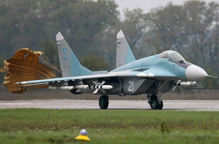 Để phi đội chiến đấu cơ này đạt chuẩn NATO, Công ty quốc phòng Novator của Ukraine được giao nhiệm vụ tích hợp hệ thống radar cảnh báo sớm trên không SPS-2000 dành riêng cho MiG-29 thuộc biên chế Không quân nước này. Để phi đội chiến đấu cơ này đạt chuẩn NATO, Công ty quốc phòng Novator của Ukraine được giao nhiệm vụ tích hợp hệ thống radar cảnh báo sớm trên không SPS-2000 dành riêng cho MiG-29 thuộc biên chế Không quân nước này.