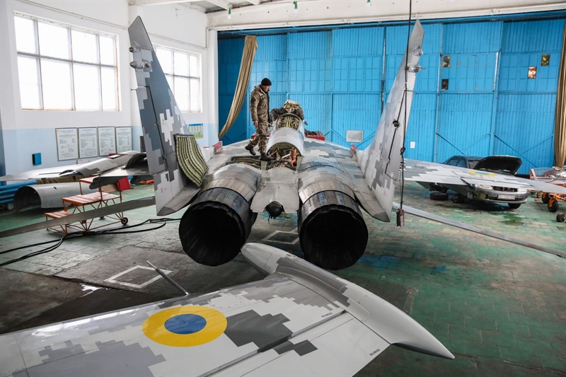 Dù được sản xuất tại Ukraine nhưng trước khi tích hợp lên MiG-29, hệ thống SPS-2000 vẫn chưa được trang bị trên bất kỳ dòng máy bay quân sự nào của Không quân Ukraine. Dù được sản xuất tại Ukraine nhưng trước khi tích hợp lên MiG-29, hệ thống SPS-2000 vẫn chưa được trang bị trên bất kỳ dòng máy bay quân sự nào của Không quân Ukraine.